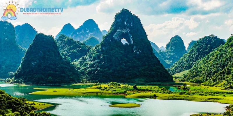 Bắc Kạn giáp Thái Nguyên, Cao Bằng và Tuyên Quang